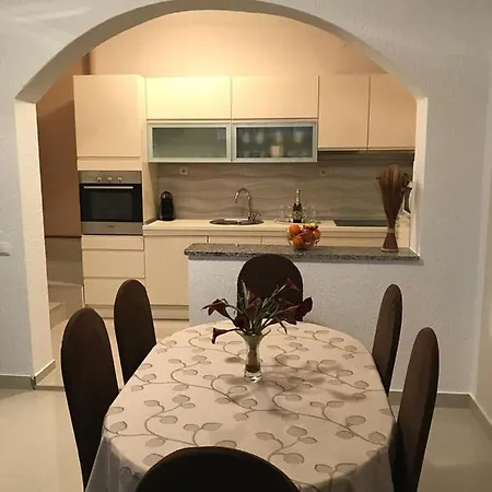 Apartment Bikic Marina